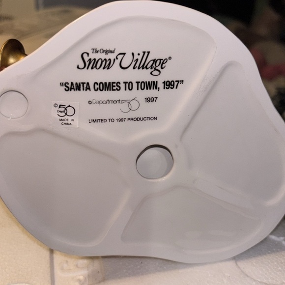 Department 56 Santa Comes to Town 1997 - Picture 2 of 4
